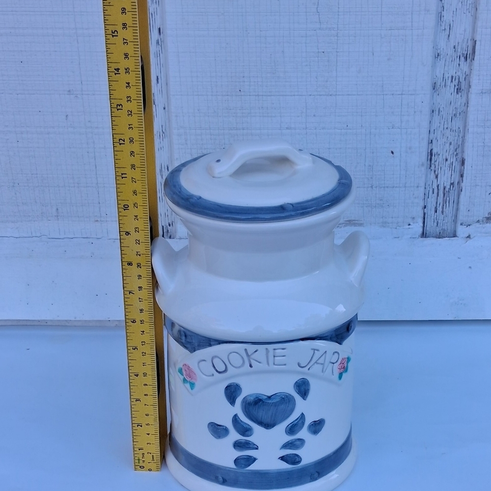Elegant Ceramic Cookie Jar with Blue Accents - Picture 4 of 10